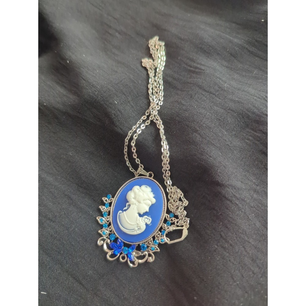 Vintage Blue Cameo Necklace With Blue Rhinestones‎ And Lobster Clasp